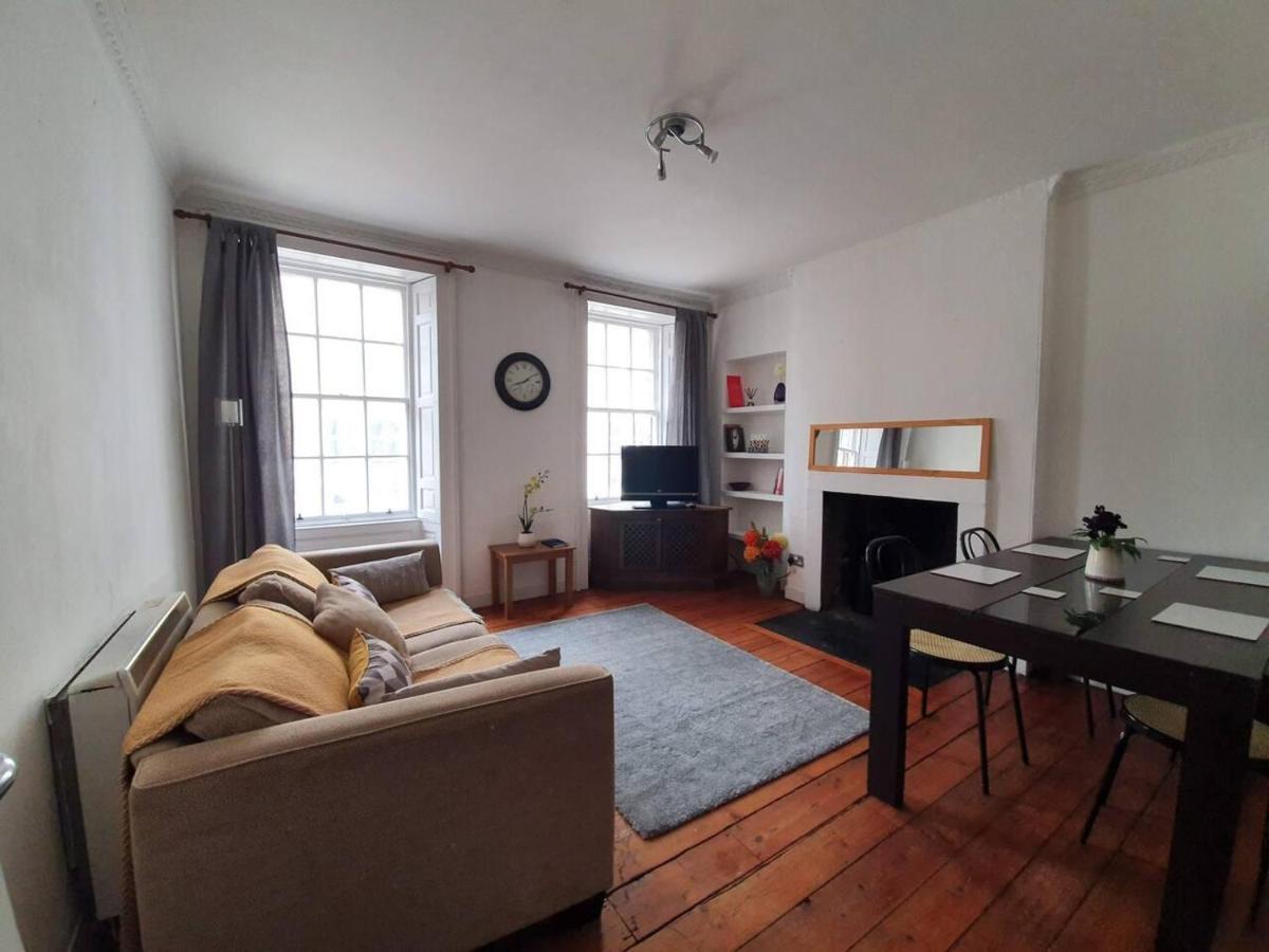 Lovely 2 Bedroom Flat In The Heart Of The City Edinburgh Bagian luar foto